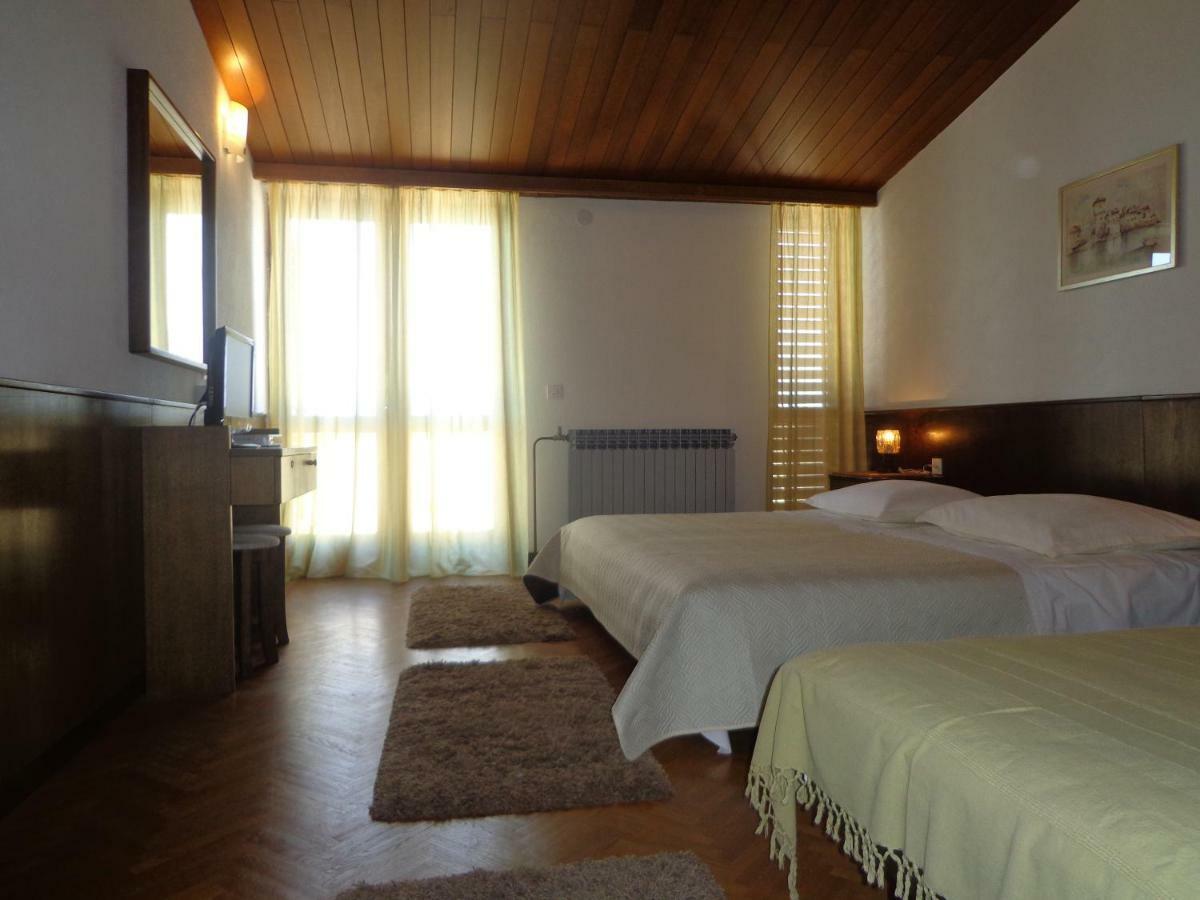 Guesthouse Matko Brela Ngoại thất bức ảnh
