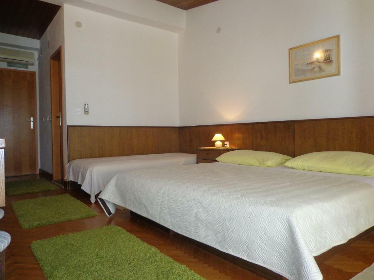 Guesthouse Matko Brela Ngoại thất bức ảnh